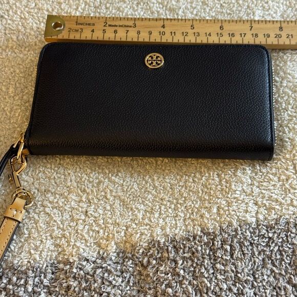 TORY BURCH Robinson Pebble Zip Continental Wallet leather Wristlet Black New - Picture 6 of 15